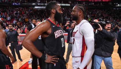 B体育官方网站-杜兰特：我不觉得韦德比哈登更有助于夺冠 韦德后两冠出力不多